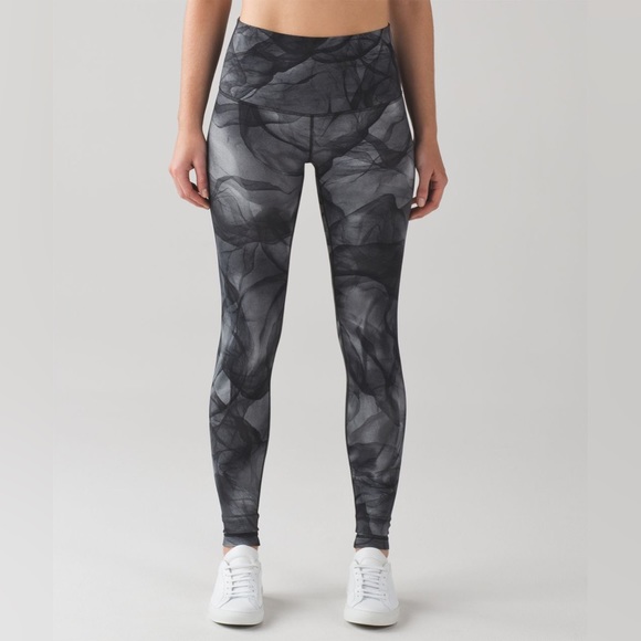 Lululemon Wunder Under Pant Hi-Rise
Midnight Tulle Multi Black leggings size 6 - Picture 1 of 10